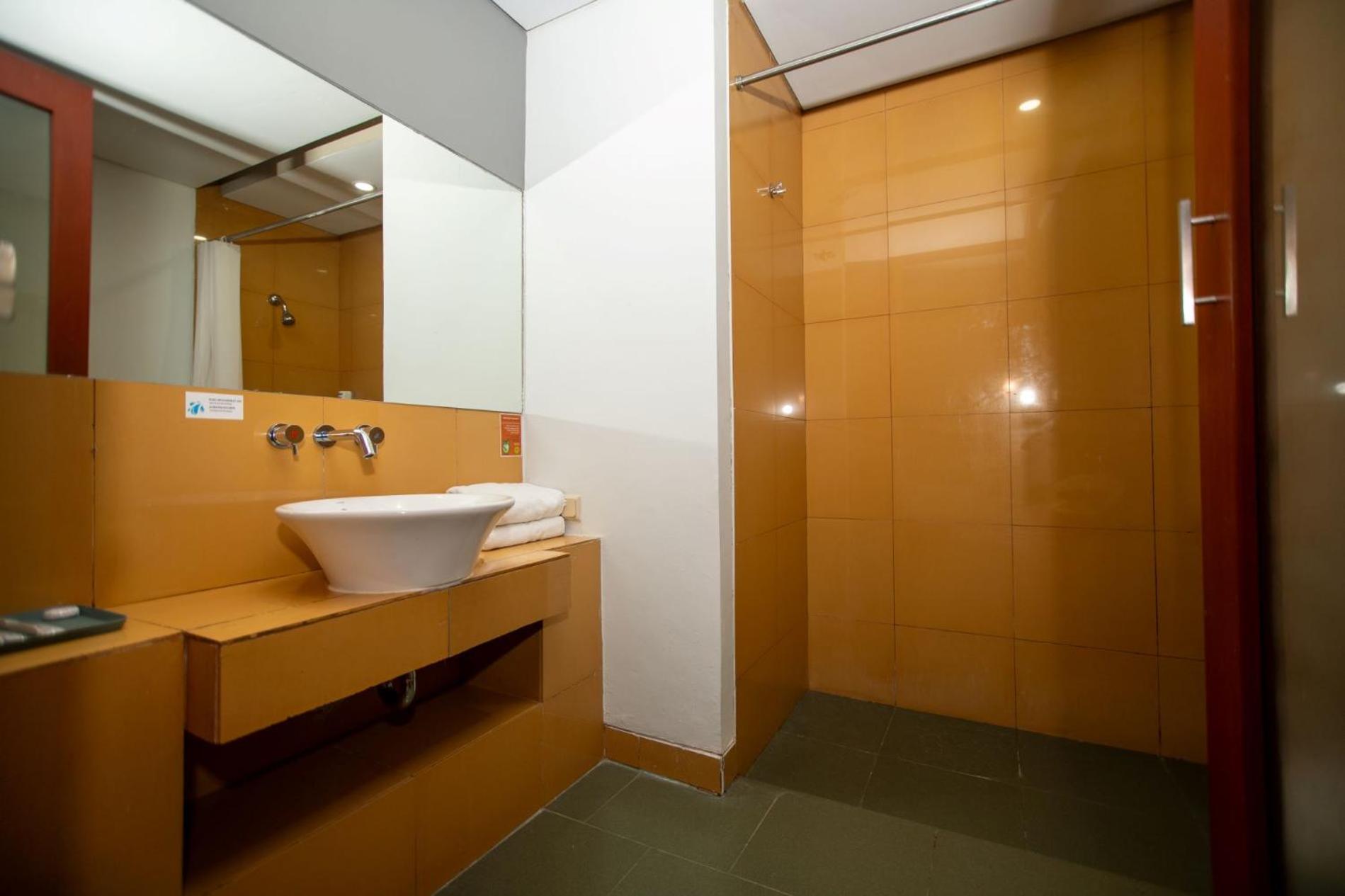 Sparks Life Jakarta, Artotel Curated Extérieur photo