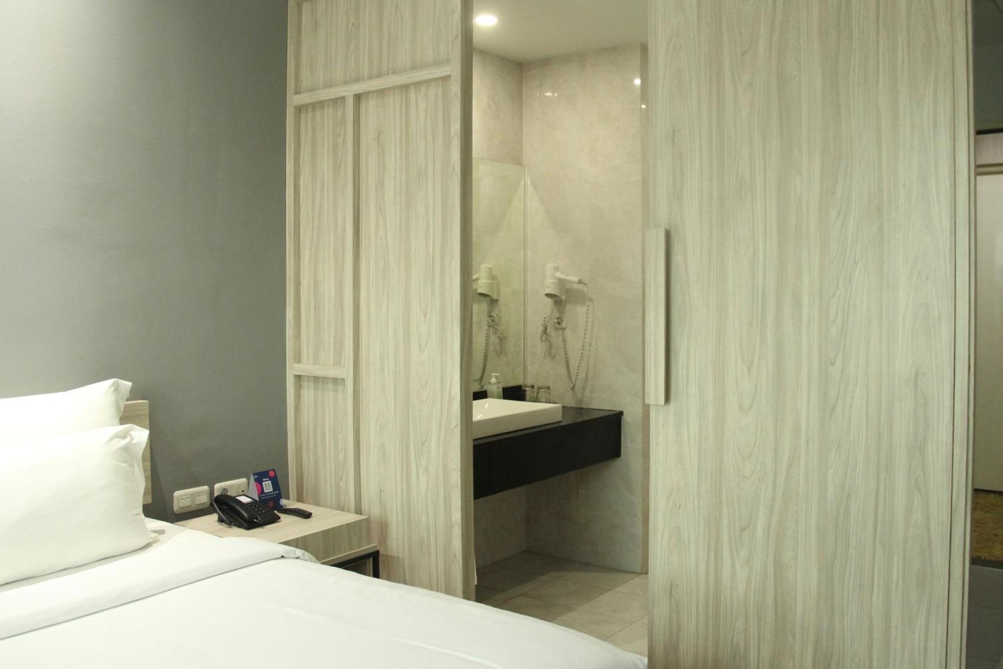 Sparks Life Jakarta, Artotel Curated Extérieur photo